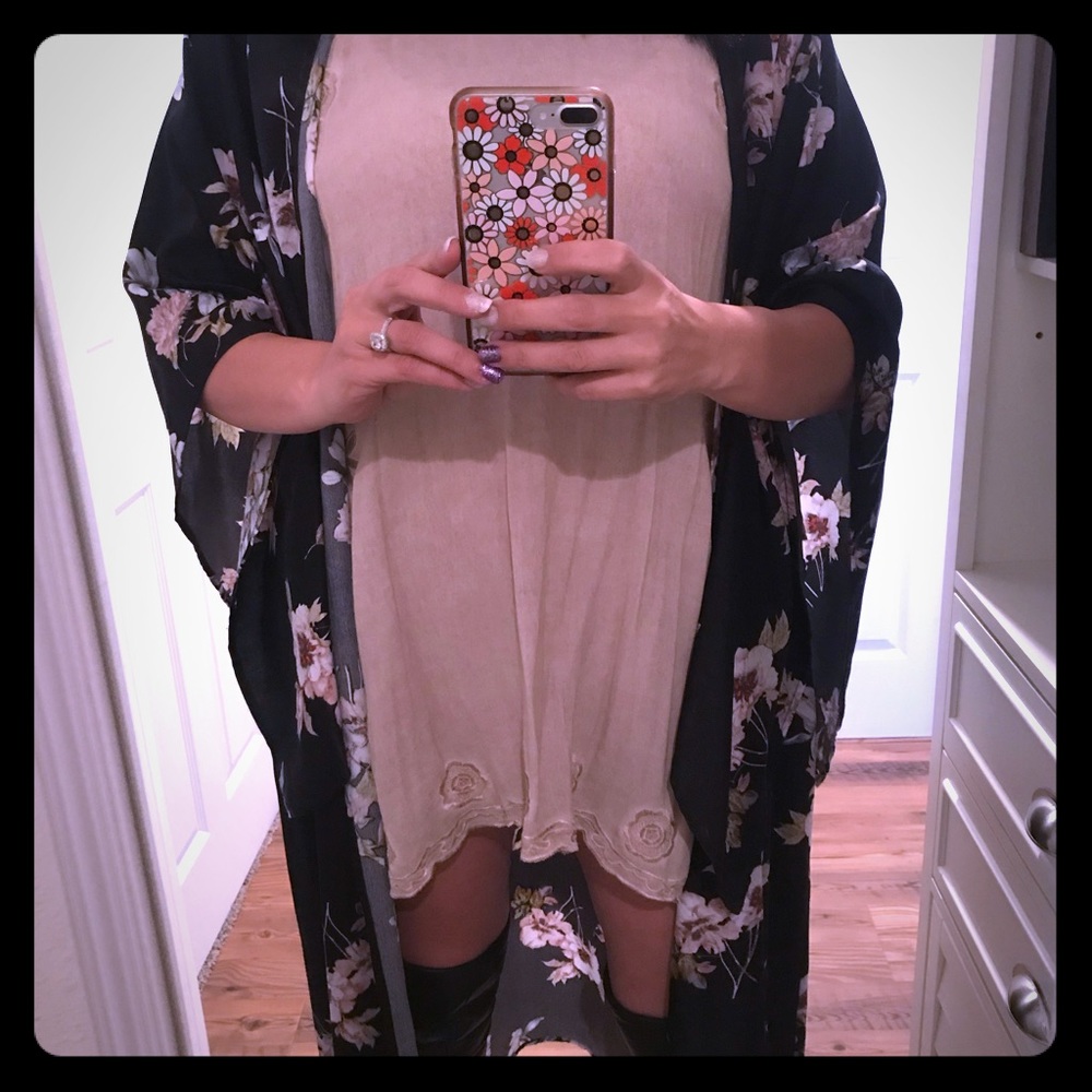 🌸Black Satin Floral print Kimono🌸